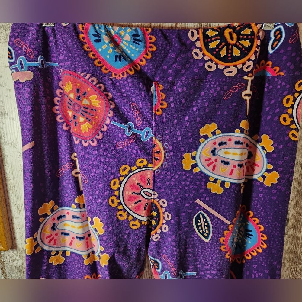 Colorful Patterned Leggings - Picture 2 of 7